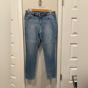 D. Jeans Skinny Jeans size 12 petite